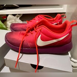 NIKE ombré purple pink/orange women’s gradient size 7